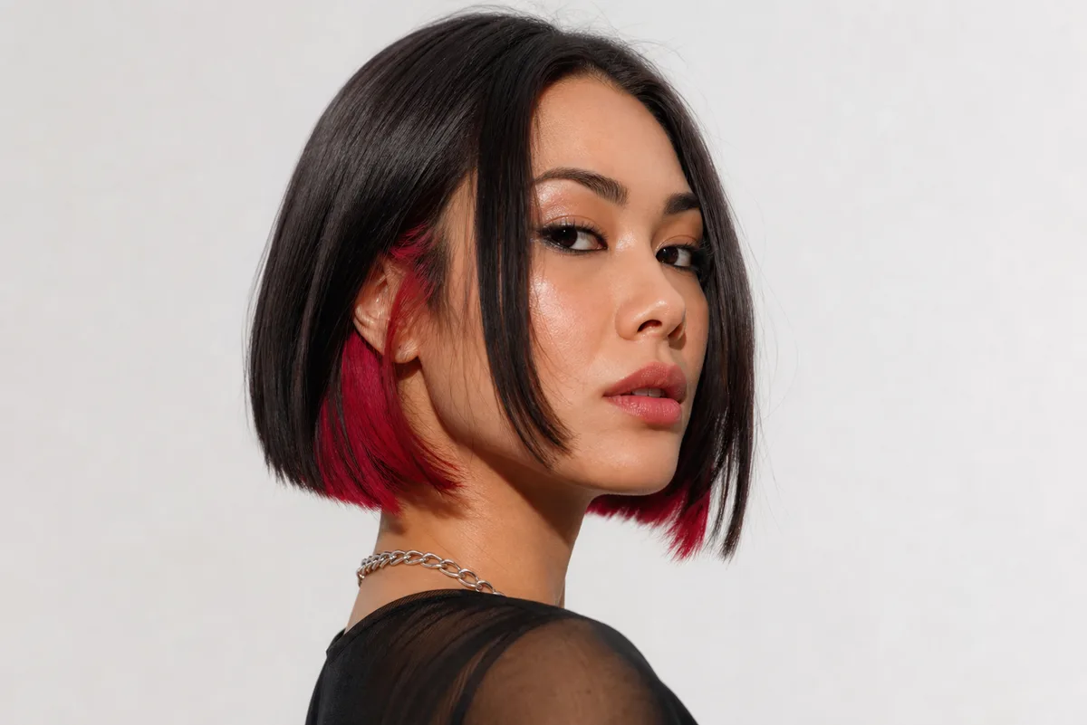 35 Edgy Short Haircuts for Women Ready for a Bold Change 23 Two-tone color bob with contrasting panel — short hairstyle with peekaboo color detail