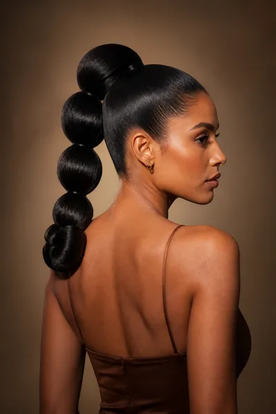 12 Bubble Bun Hairstyles That Are Trending This Year 13 Bubble ponytail wrapped into bun at ends, polished dramatic updo for straight hair.